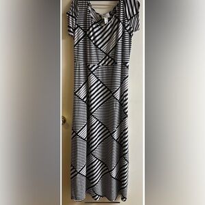 Black and White Geometric Pattern Maxi Dress